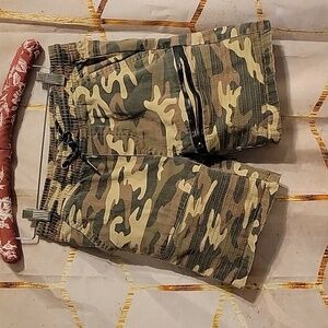 Ring of Fire boys camouflage shorts M